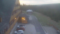 Parkoviště a hlavní vchod