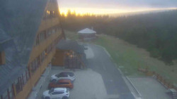 Parkoviště a hlavní vchod