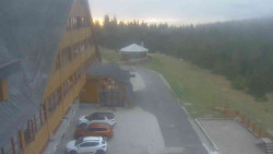 Parkoviště a hlavní vchod