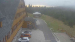 Parkoviště a hlavní vchod
