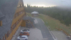 Parkoviště a hlavní vchod