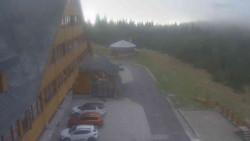 Parkoviště a hlavní vchod