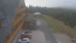 Parkoviště a hlavní vchod