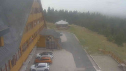 Parkoviště a hlavní vchod