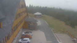 Parkoviště a hlavní vchod