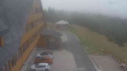 Parkoviště a hlavní vchod