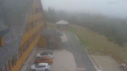 Parkoviště a hlavní vchod