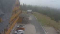 Parkoviště a hlavní vchod