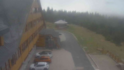 Parkoviště a hlavní vchod