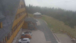 Parkoviště a hlavní vchod