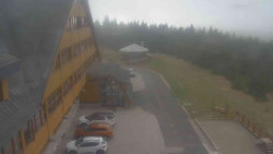 Parkoviště a hlavní vchod