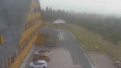 Parkoviště a hlavní vchod