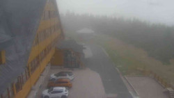 Parkoviště a hlavní vchod