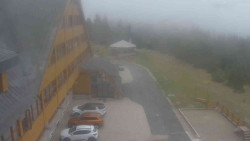 Parkoviště a hlavní vchod