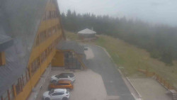 Parkoviště a hlavní vchod