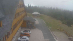 Parkoviště a hlavní vchod