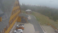 Parkoviště a hlavní vchod