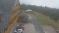 Parkoviště a hlavní vchod