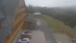 Parkoviště a hlavní vchod