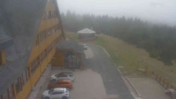 Parkoviště a hlavní vchod