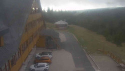 Parkoviště a hlavní vchod