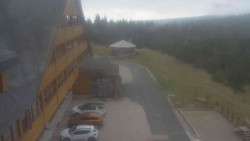 Parkoviště a hlavní vchod