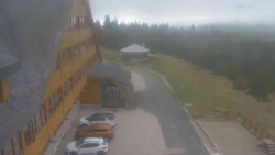 Parkoviště a hlavní vchod