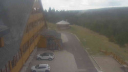 Parkoviště a hlavní vchod
