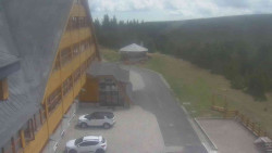 Parkoviště a hlavní vchod