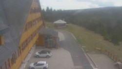 Parkoviště a hlavní vchod