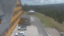 Parkoviště a hlavní vchod