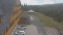 Parkoviště a hlavní vchod
