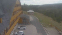 Parkoviště a hlavní vchod