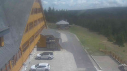 Parkoviště a hlavní vchod