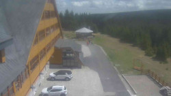 Parkoviště a hlavní vchod