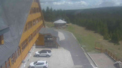 Parkoviště a hlavní vchod