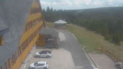 Parkoviště a hlavní vchod