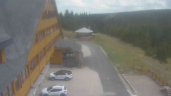 Parkoviště a hlavní vchod