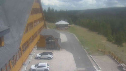 Parkoviště a hlavní vchod