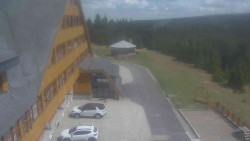 Parkoviště a hlavní vchod