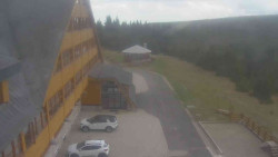 Parkoviště a hlavní vchod
