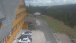 Parkoviště a hlavní vchod