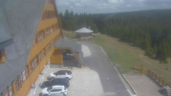 Parkoviště a hlavní vchod