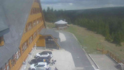 Parkoviště a hlavní vchod