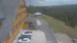 Parkoviště a hlavní vchod