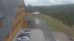 Parkoviště a hlavní vchod