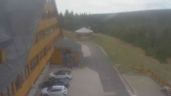 Parkoviště a hlavní vchod