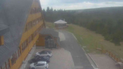 Parkoviště a hlavní vchod