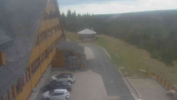 Parkoviště a hlavní vchod