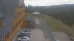 Parkoviště a hlavní vchod